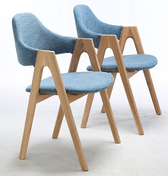 Nordic solid wood chairs are simple and casual