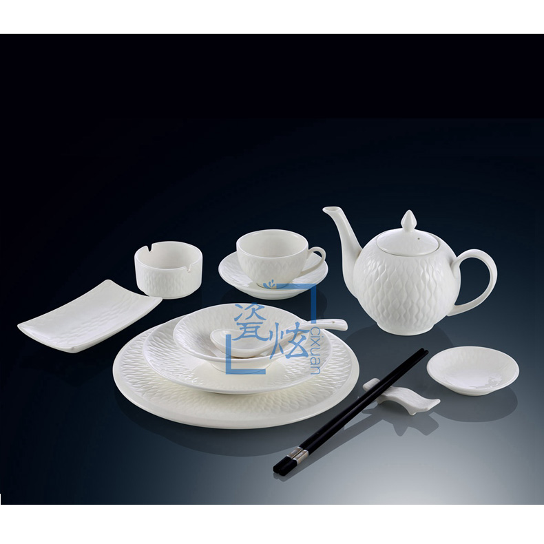 Solid color woven tableware set