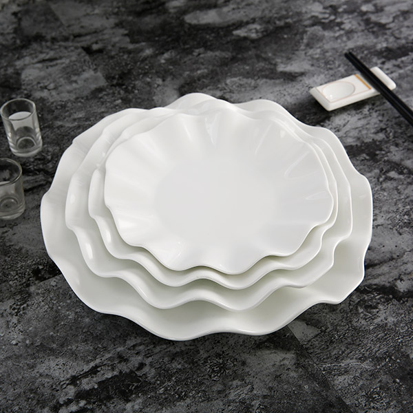 Creative plate with ruffles